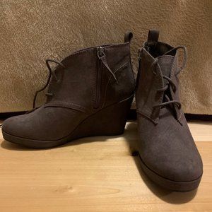 DV wedge shoes, Brown, size 8.5